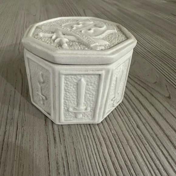 Jonathan Adler White Ceramic Box - Picture 3 of 9